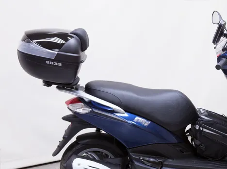 shad-top-master-fijaci-n-para-maleta-superior-piaggio-fly-125i image 1