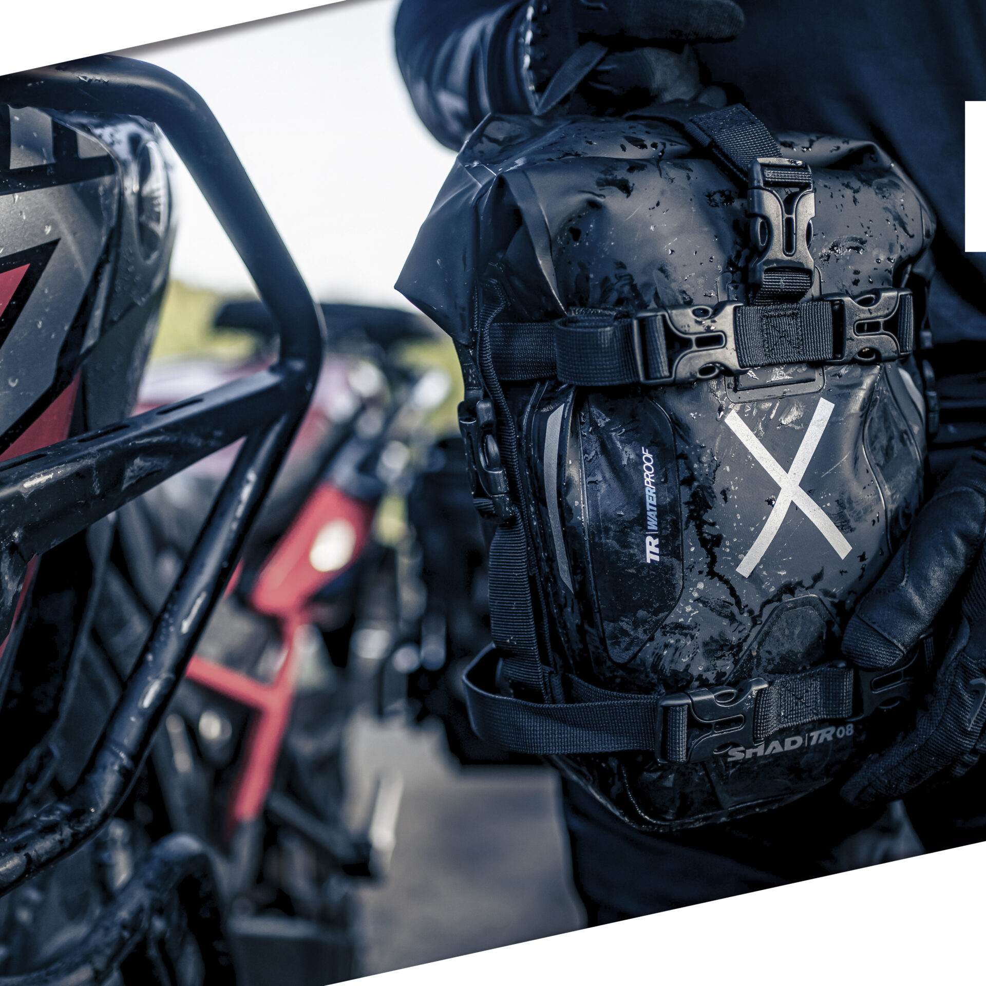 shad-tr08-bolsa-para-defensas-waterproof-8l image 8