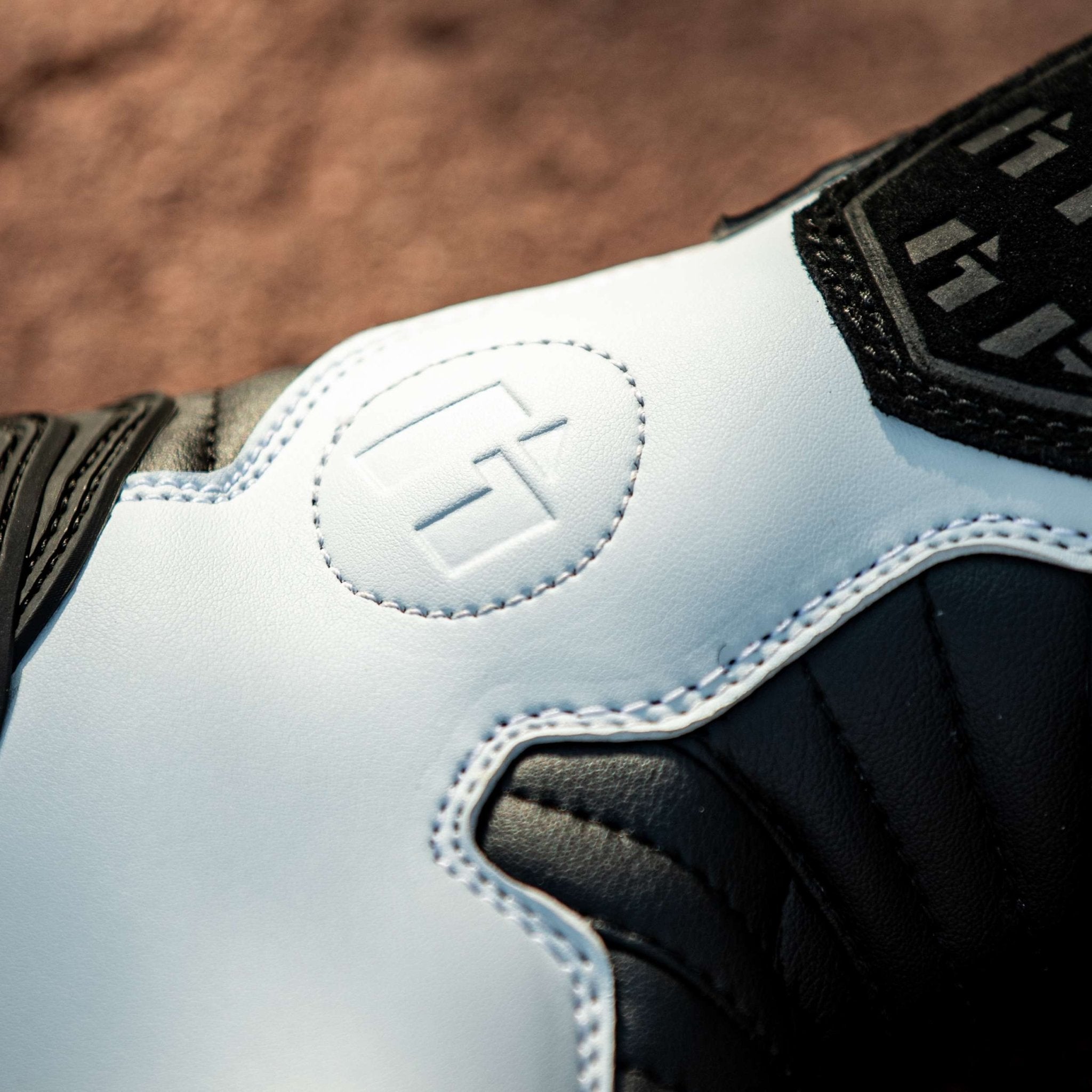 botas-hebo-technical-3-0-micro-trial-blanco-certificadas-en-13634-2017 image 4
