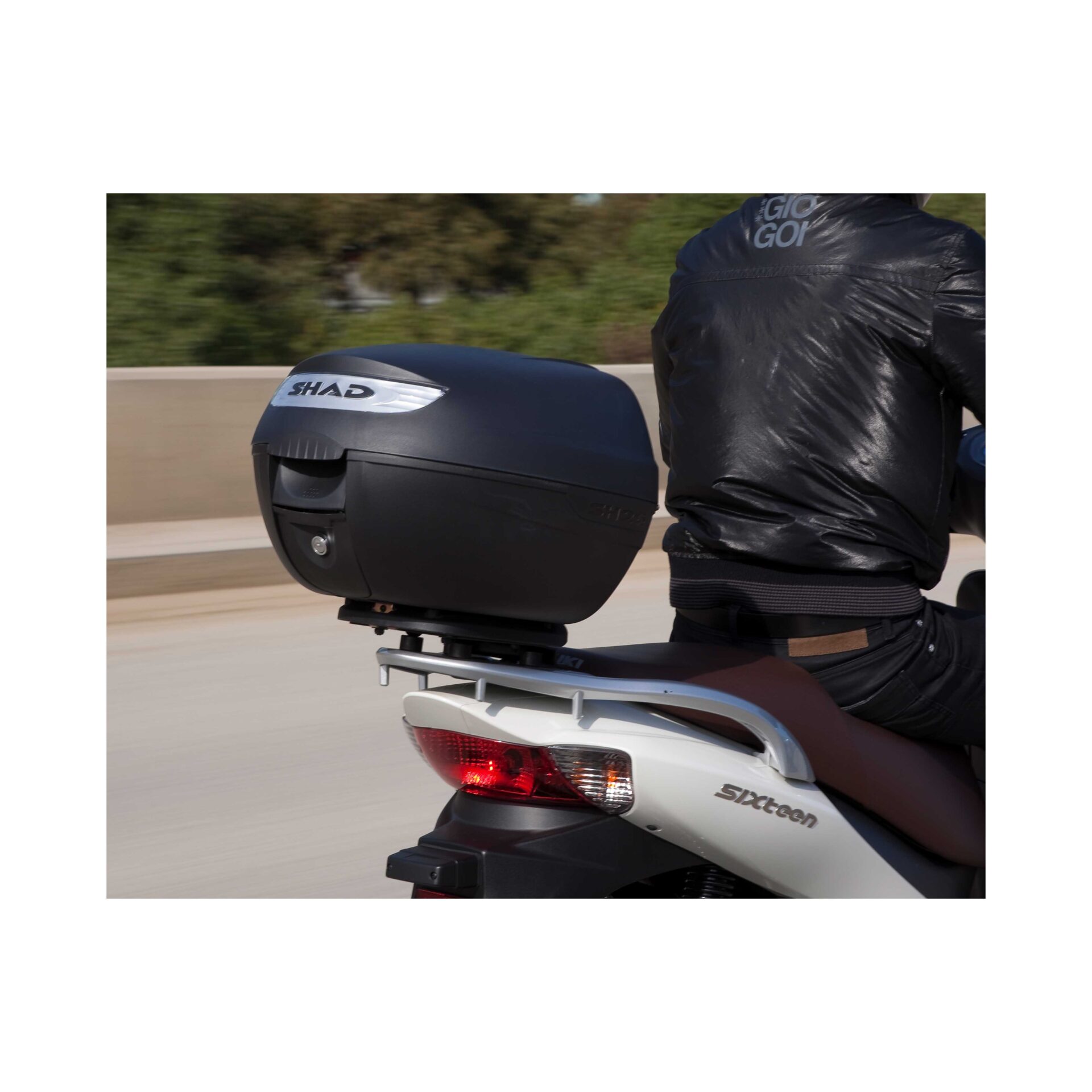 shad-top-case-sh26-ba-l-trasero-para-scooter-con-capacidad-para-1-casco-integral image 4