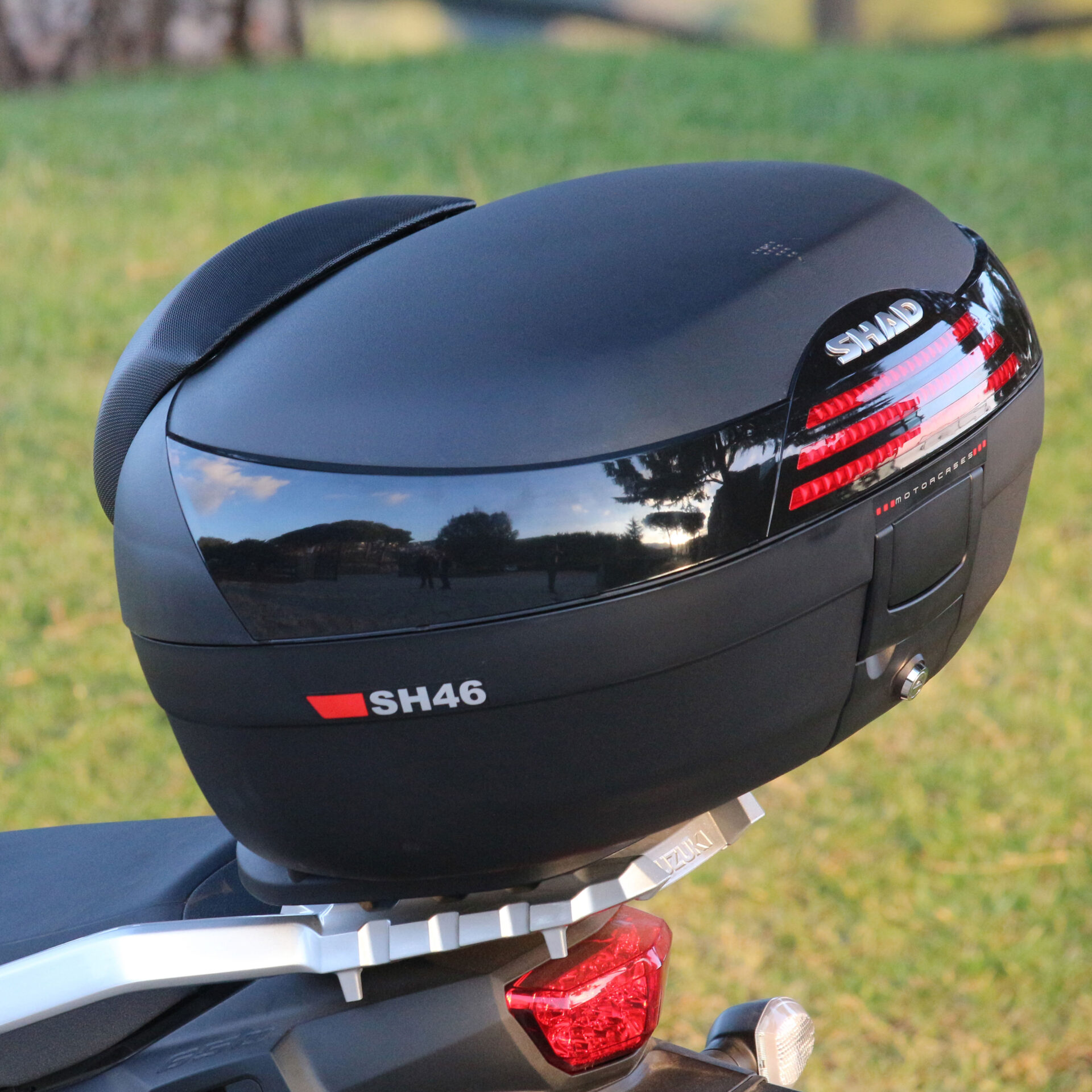 shad-top-case-sh46-ba-l-para-moto-2-cascos image 5