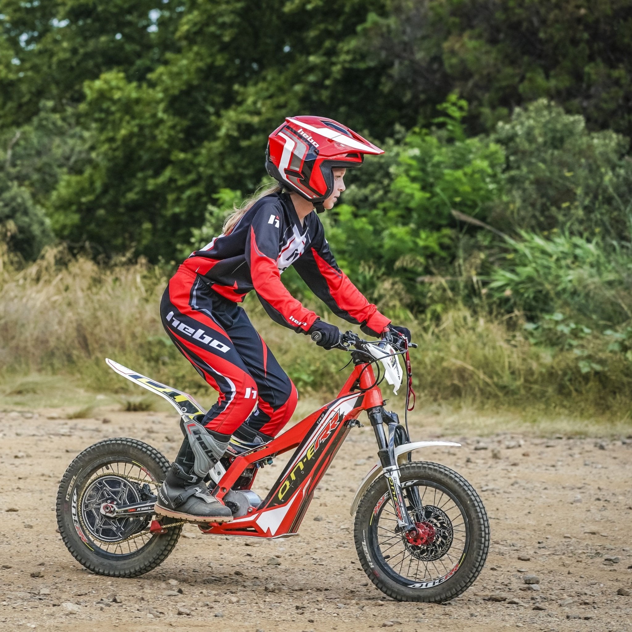 hebo-pantal-n-pro-trial-classic-junior-rojo-poli-ster-reciclado-con-rodilleras-c image 3