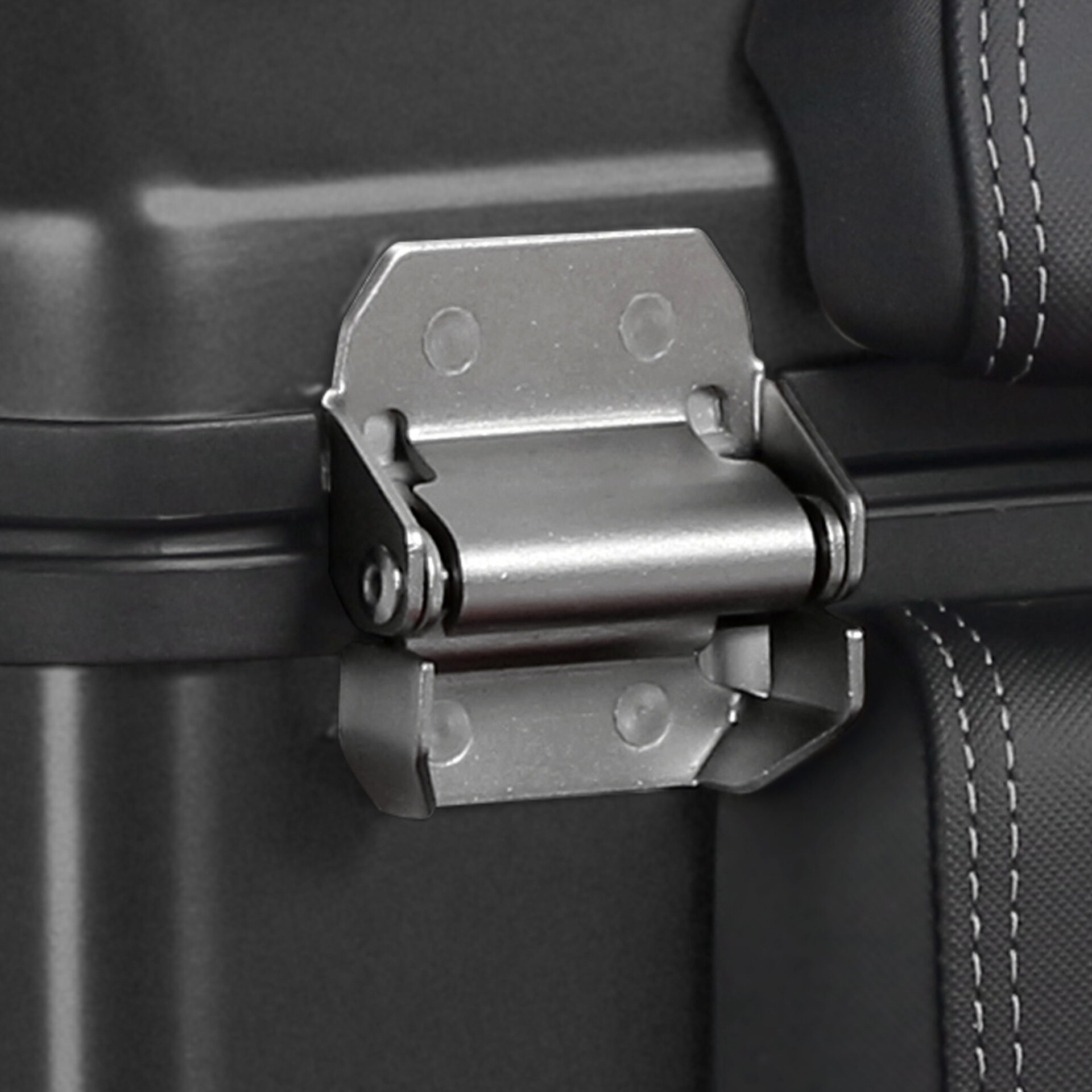 shad-top-case-tr48-terra-black-edition-ba-l-de-aluminio image 8
