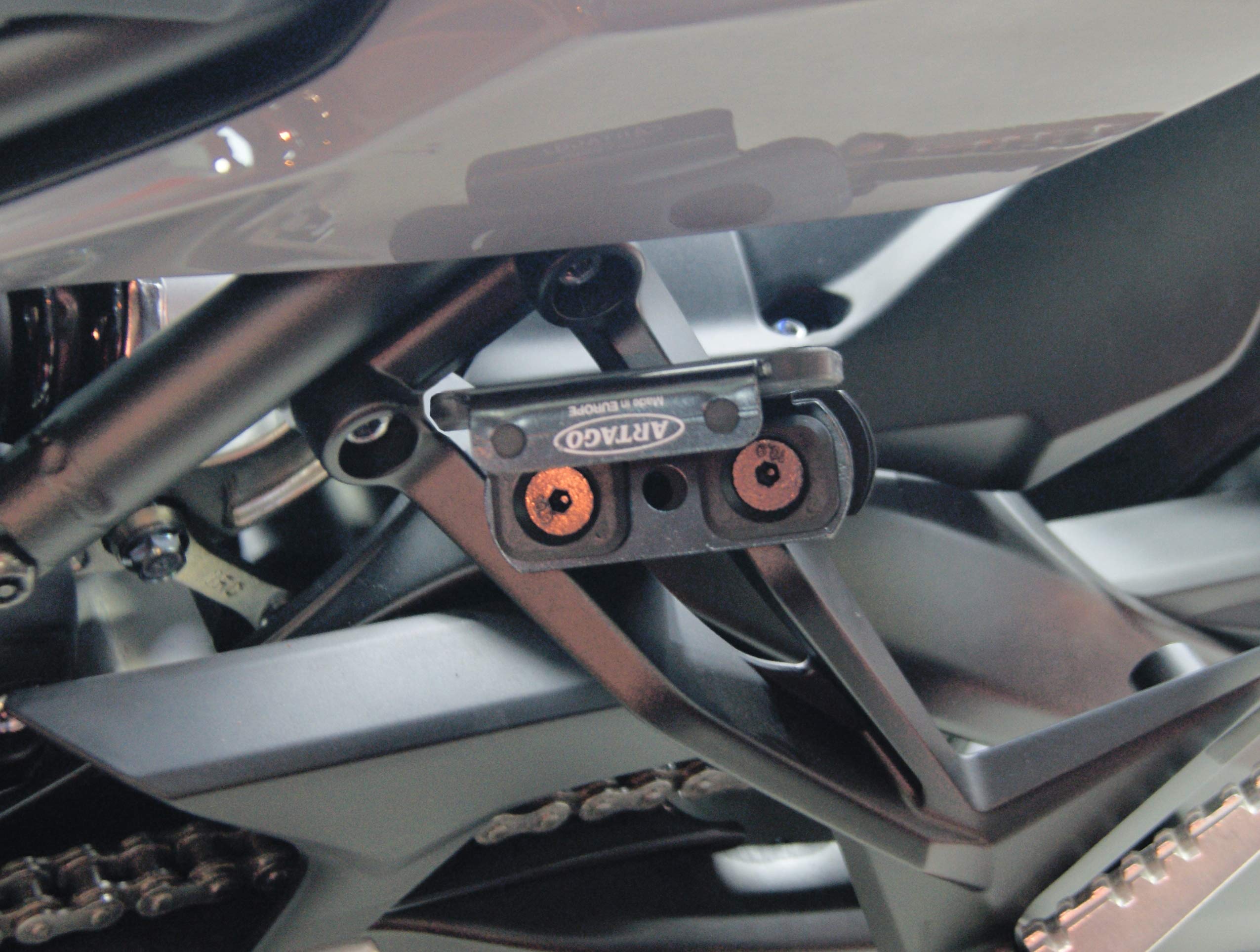 artago-30x6-candado-antirrobo-de-disco-con-alarma-120db-para-yamaha-mt-09-y-trac image 4